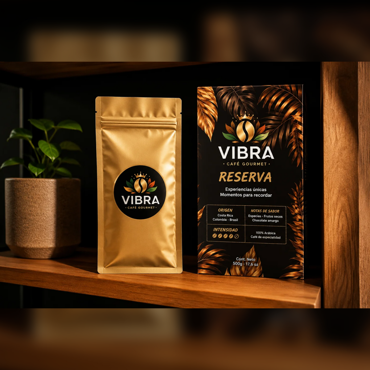 Café VIBRA RESERVA 500 g junto a una taza, edición premium 100% arábiga